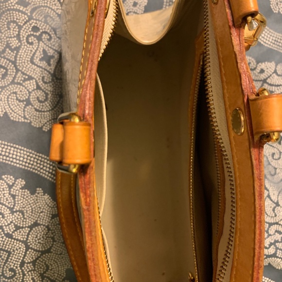 100% Authentic Louis Vuitton Brea MM - Picture 2 of 5